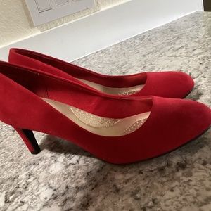 8.5 w red heels